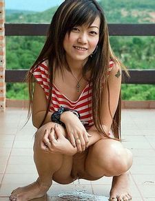 Asian girls: Outdoor pictures